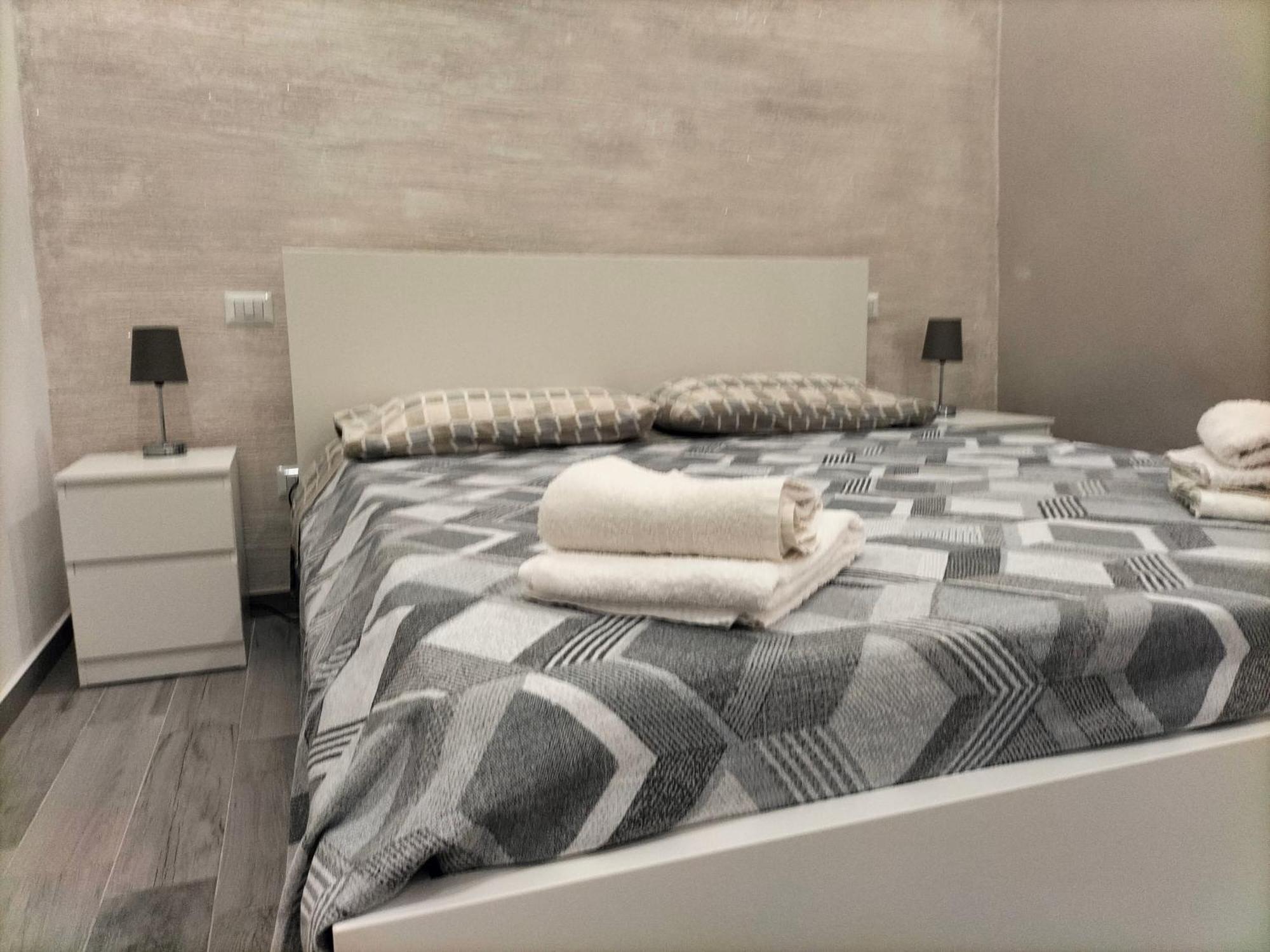 Square House Apartament Solarino